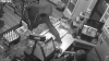 Buscan sospechoso de robo a mano armada en tienda de conveniencia en Lowell