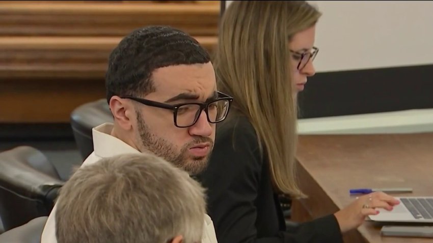 Jurado delibera en caso contra Emmanuel Lopes