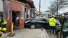 Vehículo se estrella contra restaurante en Revere