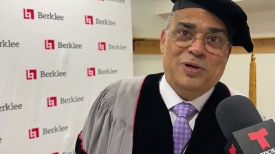 Berklee entrega reconocimiento a Gilberto Santa Rosa