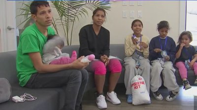 Dramático testimonio de familia venezolana que llegó a Boston con 5 niños pequeños