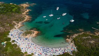 La playa es un destino popular en Cerdeña.