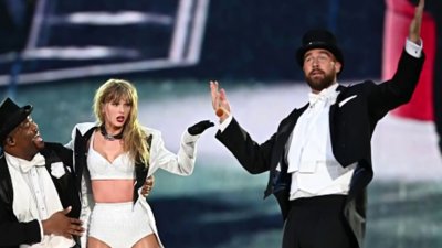 ¿Taylor Swift y Travis Kelce se comprometieron? Crecen rumores tras peculiar vestuario en su concierto