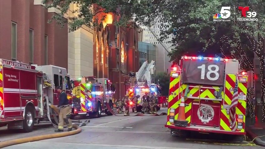 Capilla de la First Baptist Church bajo fuego en Dallas