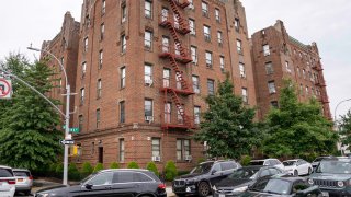 La masacre a cuchillazos ocurrió en un apartamento en Brooklyn.