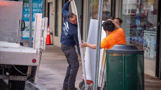 Uno de cada cuatro trabajadores en EE.UU. gana menos de 17 dólares la hora, según Oxfam