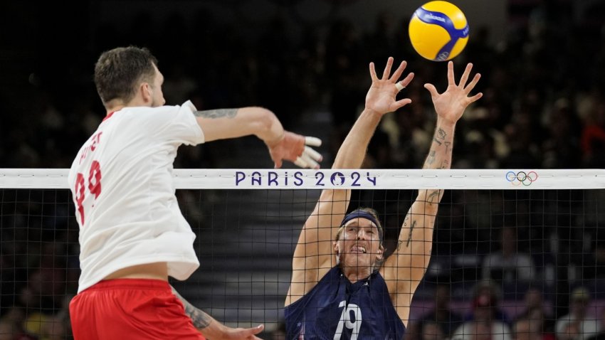 El equipo masculino de voleibol de Estados Unidos cae ante Polonia en semifinales y jugará por el bronce