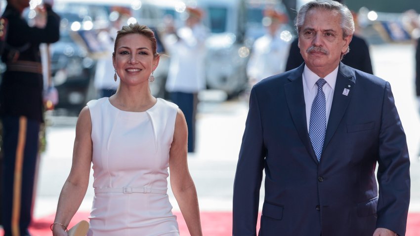 LOS ANGELES, CALIFORNIA – JUNE 08: President Alberto Fernandez of Argentina and his wife First Lady of Argentina Fabiola Yanez arrive to the Microsoft Theater for the opening ceremonies of the IX Summit of the Americas on June 08, 2022 in Los Angeles, California.  Leaders from North, Central and South America traveled to Los Angeles for the summit to discuss issues such as trade and migration. The United States is hosting the summit for the first time since 1994, when it took place in Miami. (Photo by Anna Moneymaker/Getty Images)