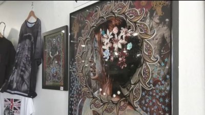 Se pasa de astuto: hombre cambia etiquetas de obras de arte y paga $50 por piezas valuadas en miles