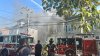 Incendio devora vivienda en Lowell y deja más de 10 bomberos hospitalizados