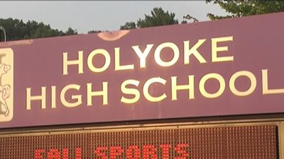 Escuelas de Holyoke regresarían al control local