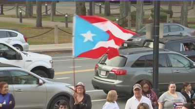 Boricuas en Worcester manifiestan contra los chistes racistas en evento de campaña de Donald Trump