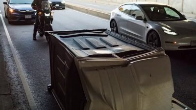 Baños portátiles terminan en la calle