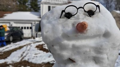 Familias de Connecticut disfrutan de la tormenta invernal