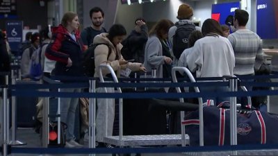 Gran afluencia de pasajeros en el aeropuerto Logan para las fiestas