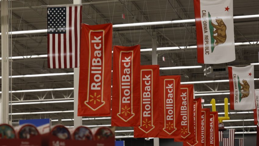 Burbank, CA – November 21: Shoppers at the Walmart Supercenter in Burbank during Walmart’s multi-week Annual Deals Shopping Event in Burbank Thursday, Nov. 21, 2024.  (Allen J. Schaben / Los Angeles Times via Getty Images)