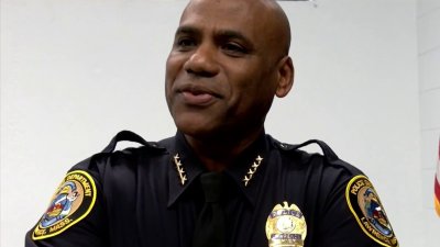 Jefe de policía de Lawrence que está suspendido recibe salario de 210,000 dólares