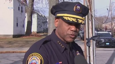 Qué dice el reporte de investigación del jefe de policía de Lawrence suspendido