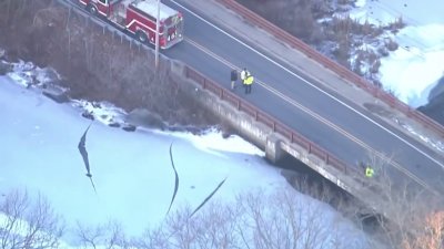 Muere niña tras ser localizada en río helado