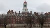 Administración de Trump prohíbe a Harvard inscribir a estudiantes extranjeros