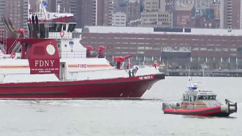 Helicóptero con 6 ocupantes cae en el río Hudson