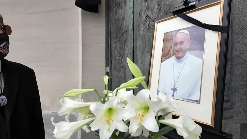 Feligreses en CT reaccionan a muerte del papa Francisco