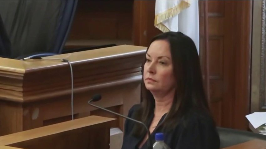 Testifica la madre de John O’Keefe en juicio contra Karen Read