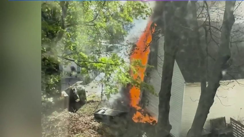 Incendio consume garaje en Chelsea y afecta varias viviendas
