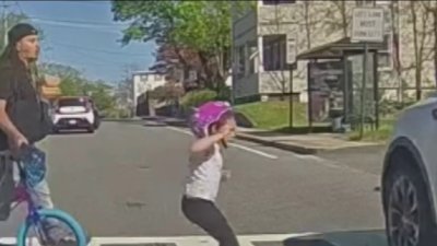 Auto casi atropella a niña de 5 años en Attleboro