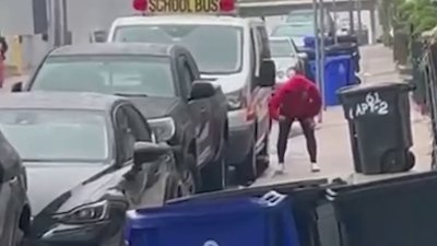 Captan en cámara auto siendo vandalizado en Jamaica Plain