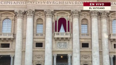 Así esperan frente el balcón donde anunciarán quién es el nuevo líder de la Iglesia Católica