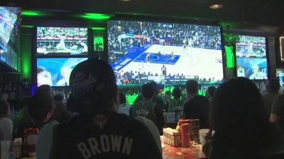 Fanáticos no pierden la esperanza de ver ganar a los Celtics