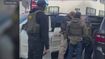 Agentes de ICE arrestan a conductor de taxi