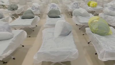 Residentes de refugios reaccionan a cierre de albergues hoteleros