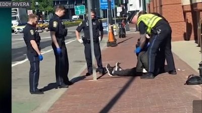Trabajador hispano ayuda a inmovilizar a sospechoso de tiroteo en Boston