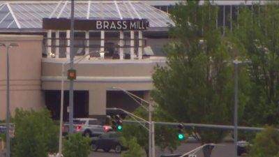 Varios heridos tras balacera en centro comercial en CT