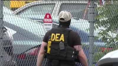 Ejecutan orden de registro federal en autolavado de Providence