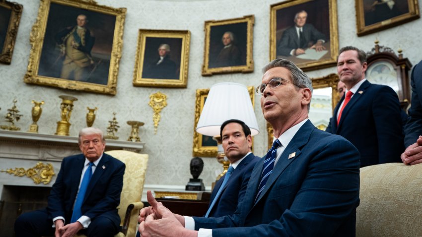 US President Donald Trump, from left, Marco Rubio, US secretary of state, Scott Bessent, US treasury secretary, and Mike Waltz, US national security adviser, during a meeting with Jonas Gahr Store, Norway’s prime minister, not pictured, in the Oval Office of the White House in Washington, DC, US, on Thursday, April 24, 2025. Trump expressed confidence he would be able to reach an agreement on trade with Norway during a meeting with Store, but stopped short of offering to roll back his “reciprocal” tariffs without concessions. Photographer: Al Drago/Bloomberg via Getty Images