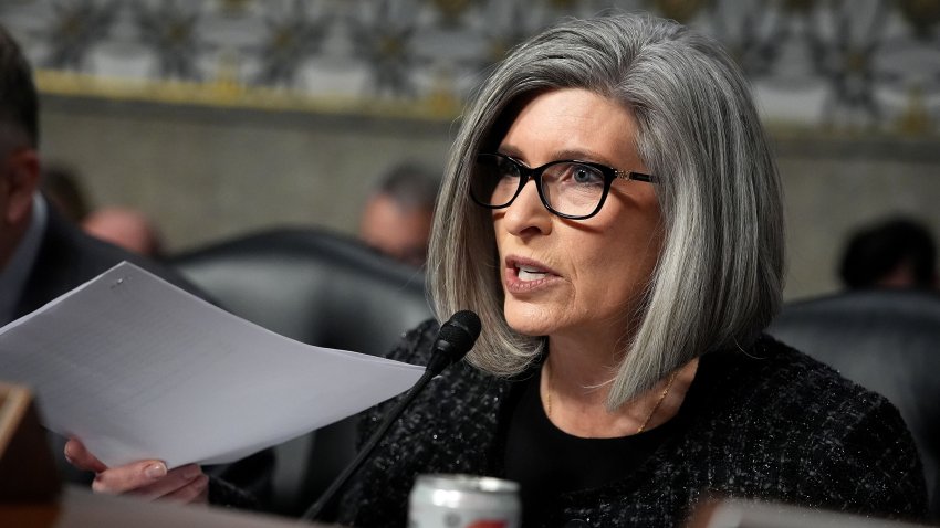 WASHINGTON, DC – JANUARY 14: U.S. Sen. Joni Ernst (R-IA) questions U.S. President-elect Donald Trump’s nominee for Secretary of Defense Pete Hegseth during his Senate Armed Services confirmation hearing on Capitol Hill on January 14, 2025 in Washington, DC. Hegseth, an Army veteran and the former host of ‚ÄúFOX & Friends Weekend‚Äù on FOX News will be the first of the incoming Trump administration‚Äôs nominees to face questions from Senators. (Photo by Andrew Harnik/Getty Images)