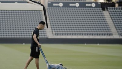Tecnología de punta para cuidar el pasto de la cancha de fútbol del estadio BMO en Los Ángeles