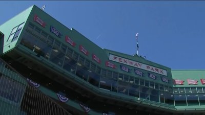 Trabajadores de Fenway Park votan a favor de huelga