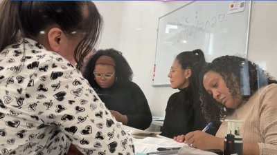 Madre planifica adopción en caso de deportación