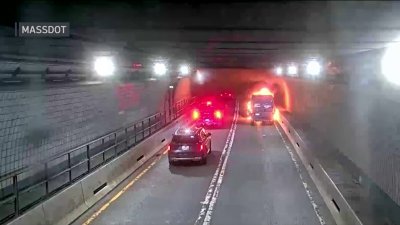 Camión de reparto de Amazon se incendia en túnel en Boston