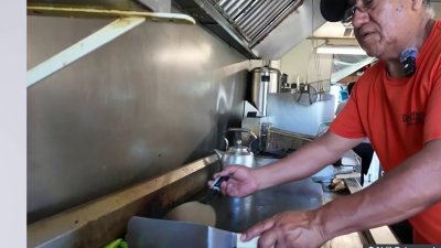 Calor extremo no detiene a trabajadores de Conn.