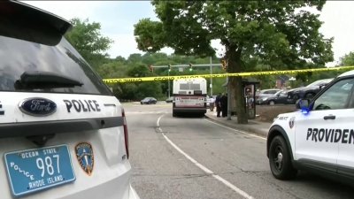 Hombre hospitalizado tras quedar atrapado bajo autobús de RIPTA en Providence