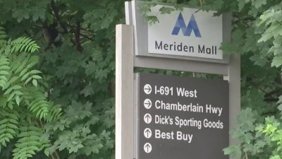Centro comercial en Meriden, CT intenta superar crisis