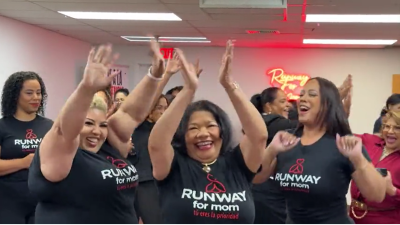 ‘Runway for Mom’ empodera a madres de la región