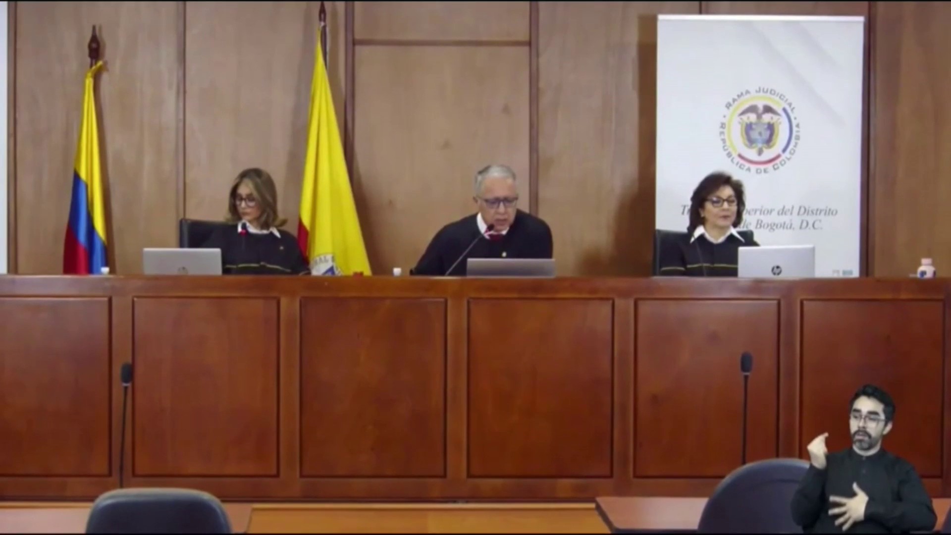 Revocan condena contra Uribe por soborno y fraude procesal – Telemundo Nueva Inglaterra