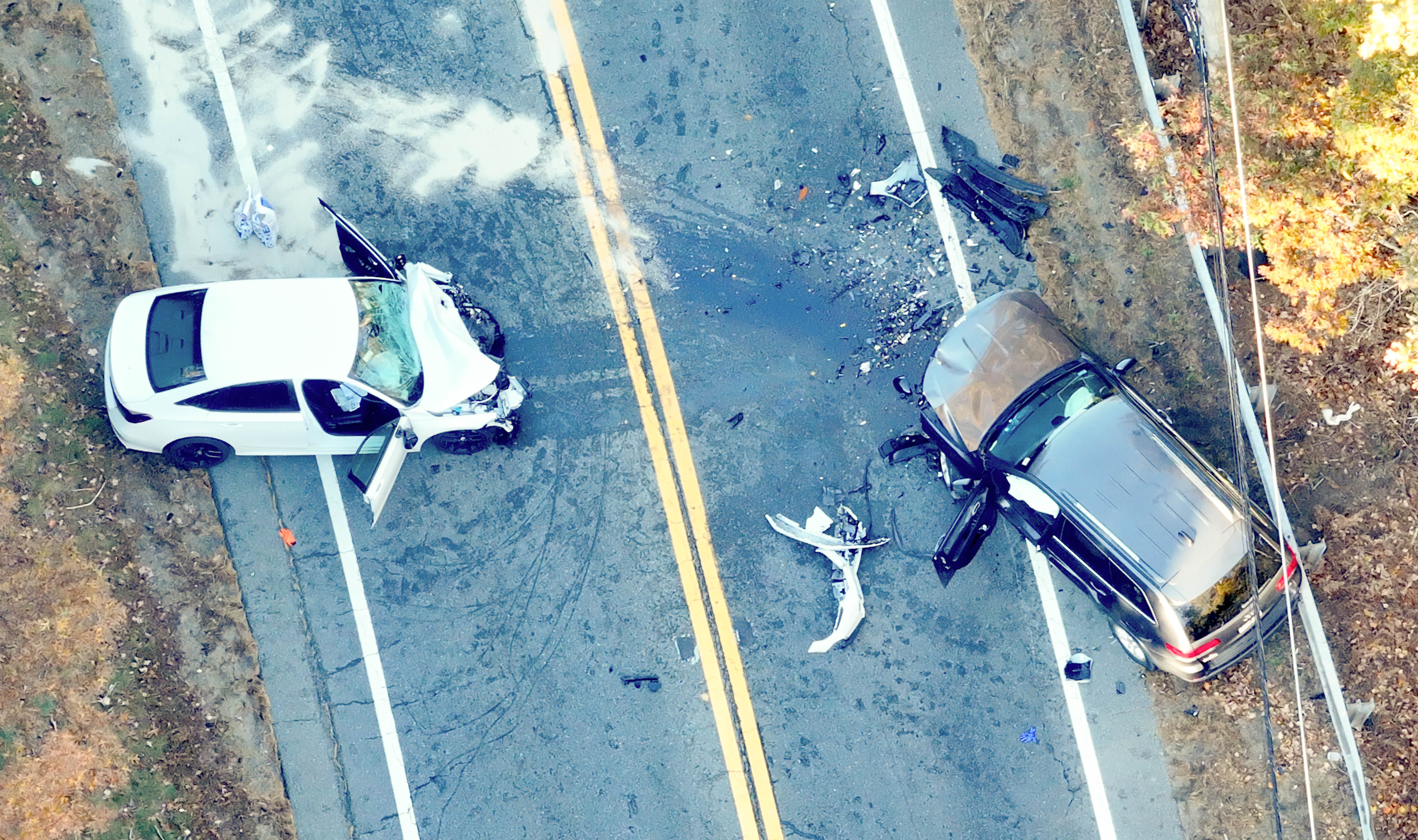 Conductor adolescente muere y dos personas resultan heridas en choque en Plymouth