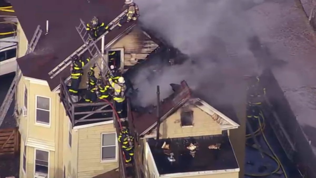 En imágenes: una persona logra escapar de incendio en Austin que cobró dos  vidas | Fotos | Univision 62 Austin KAKW | Univision, image size:1200x675